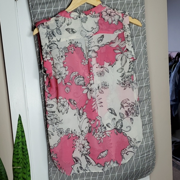 Beautiful top - Picture 7 of 8